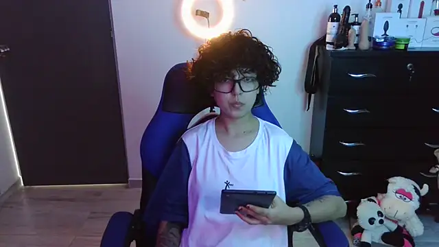 thomascooper7 online show from October 13, 7:25 pm