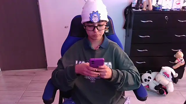 Snapshot of thomascooper7 chatting on November 21, 7:12 pm thomascooper7 online show from November 21, 7:12 pm