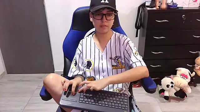 Snapshot of thomascooper7 chatting on November 30, 7:40 pm thomascooper7 online show from November 30, 7:40 pm