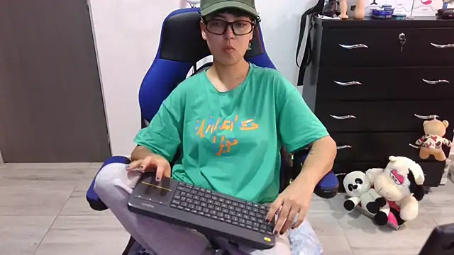 Snapshot of thomascooper7 chatting on December 14, 6:45 pm thomascooper7 online show from December 14, 6:45 pm