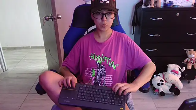 Snapshot of thomascooper7 chatting on December 15, 6:23 pm thomascooper7 online show from December 15, 6:23 pm