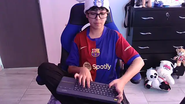 Snapshot of thomascooper7 chatting on December 16, 5:07 pm thomascooper7 online show from December 16, 5:07 pm