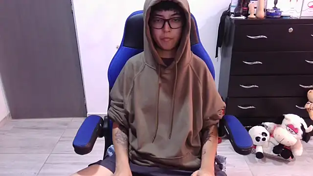 Snapshot of thomascooper7 chatting on December 19, 6:59 pm thomascooper7 online show from December 19, 6:59 pm