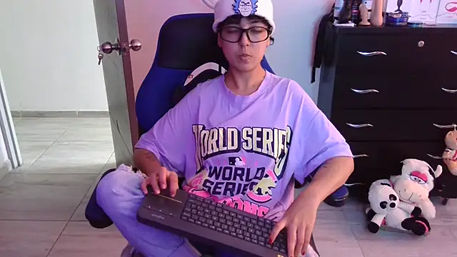 Snapshot of thomascooper7 chatting on December 20, 6:59 pm thomascooper7 online show from December 20, 6:59 pm