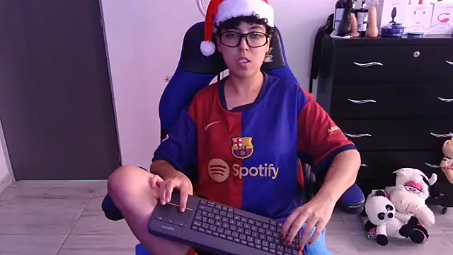 Snapshot of thomascooper7 chatting on December 21, 6:59 pm thomascooper7 online show from December 21, 6:59 pm