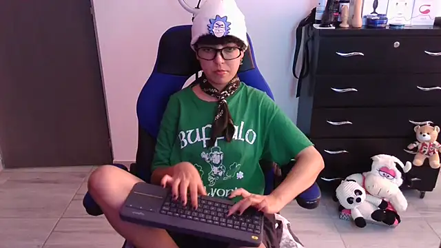 Snapshot of thomascooper7 chatting on January 8, 6:54 pm thomascooper7 online show from January 8, 6:54 pm