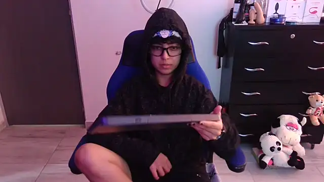 Snapshot of thomascooper7 chatting on January 12, 6:57 pm thomascooper7 online show from January 12, 6:57 pm