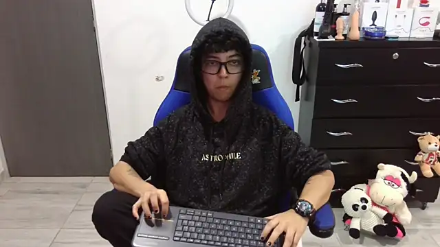 Snapshot of thomascooper7 chatting on January 13, 8:14 pm thomascooper7 online show from January 13, 8:14 pm