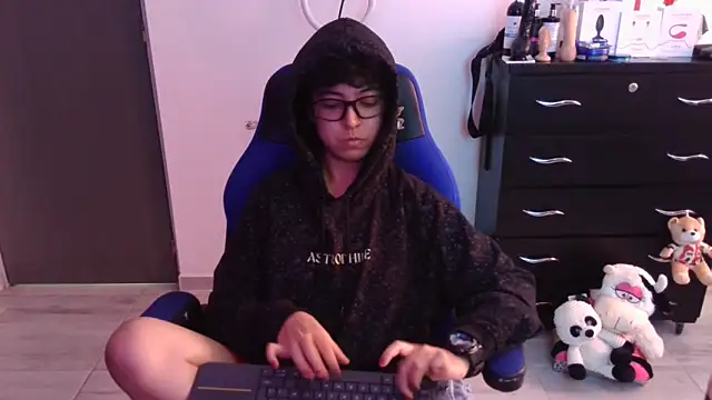 Snapshot of thomascooper7 chatting on January 18, 7:17 pm thomascooper7 online show from January 18, 7:17 pm