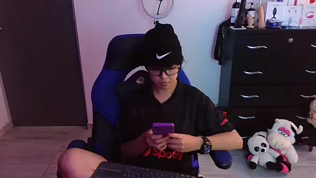 Snapshot of thomascooper7 chatting on January 31, 7:23 pm thomascooper7 online show from January 31, 7:23 pm