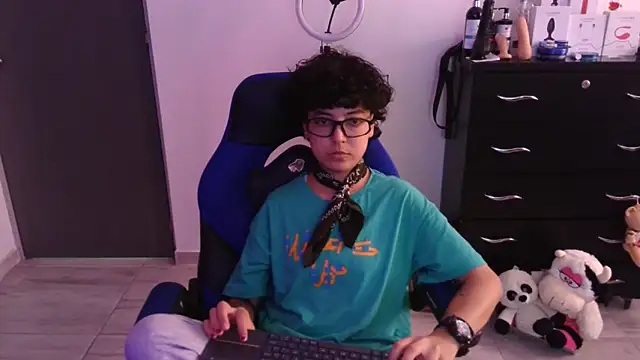 Snapshot of thomascooper7 chatting on February 6, 6:33 pm thomascooper7 online show from February 6, 6:33 pm