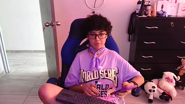 Snapshot of thomascooper7 chatting on February 11, 7:52 pm thomascooper7 online show from February 11, 7:52 pm