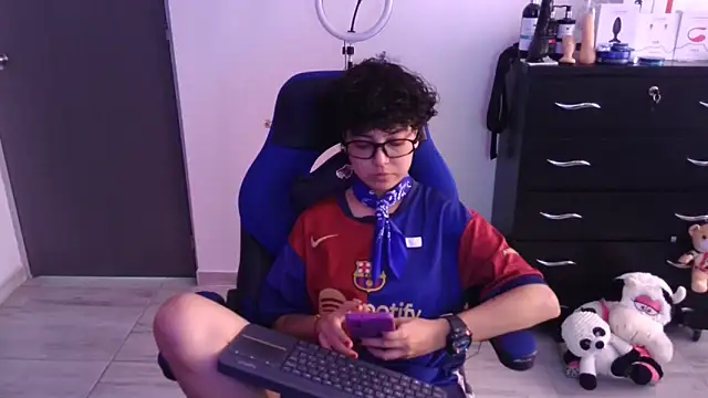 Snapshot of thomascooper7 chatting on February 12, 6:47 pm thomascooper7 online show from February 12, 6:47 pm