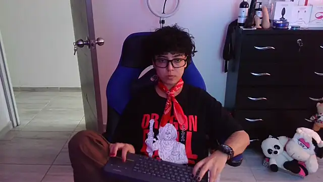 Snapshot of thomascooper7 chatting on February 13, 6:15 pm thomascooper7 online show from February 13, 6:15 pm