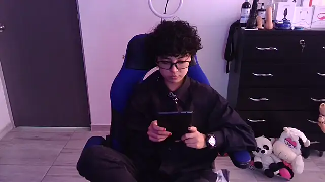 Snapshot of thomascooper7 chatting on February 14, 6:48 pm thomascooper7 online show from February 14, 6:48 pm