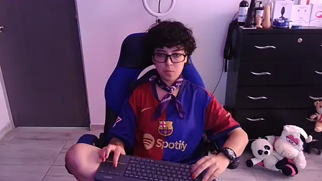 Snapshot of thomascooper7 chatting on February 16, 6:37 pm thomascooper7 online show from February 16, 6:37 pm