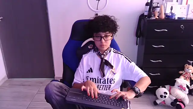 Snapshot of thomascooper7 chatting on February 17, 6:47 pm thomascooper7 online show from February 17, 6:47 pm