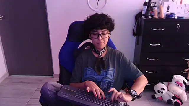 Snapshot of thomascooper7 chatting on February 18, 6:48 pm thomascooper7 online show from February 18, 6:48 pm