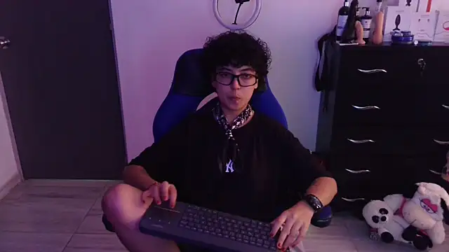 Snapshot of thomascooper7 chatting on February 20, 7:14 pm thomascooper7 online show from February 20, 7:14 pm