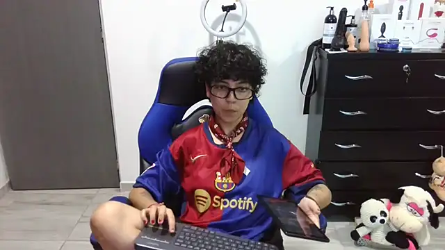 Snapshot of thomascooper7 chatting on February 23, 12:30 am thomascooper7 online show from February 23, 12:30 am