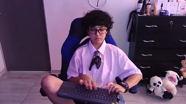 Snapshot of thomascooper7 chatting on February 23, 7:22 pm thomascooper7 online show from February 23, 7:22 pm