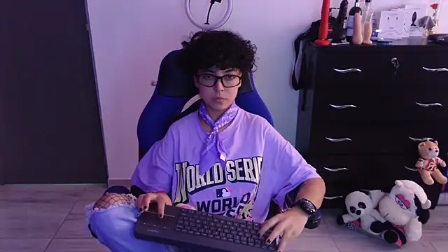 Snapshot of thomascooper7 chatting on February 27, 6:52 pm thomascooper7 online show from February 27, 6:52 pm