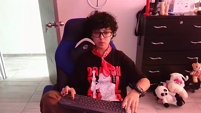 Snapshot of thomascooper7 chatting on March 1, 7:05 pm thomascooper7 online show from March 1, 7:05 pm