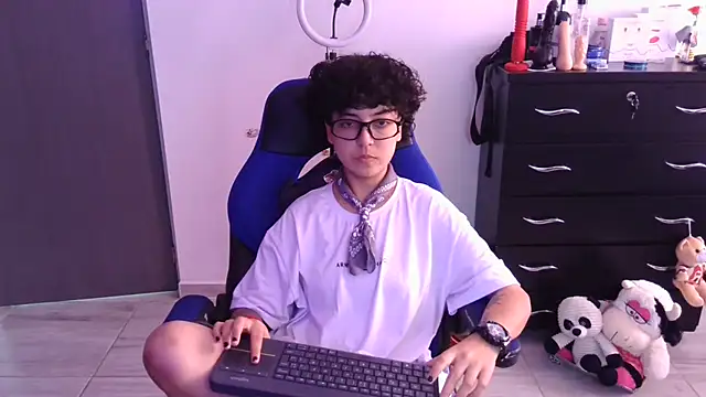 Snapshot of thomascooper7 chatting on March 2, 7:10 pm thomascooper7 online show from March 2, 7:10 pm