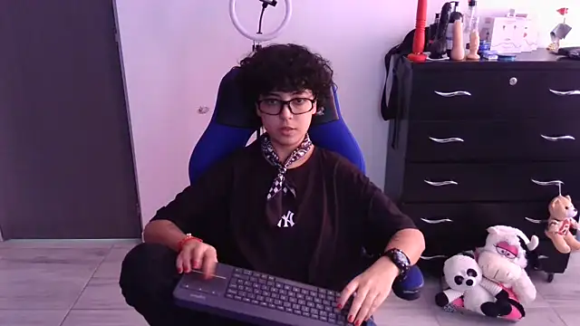 Snapshot of thomascooper7 chatting on March 3, 5:30 pm thomascooper7 online show from March 3, 5:30 pm