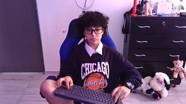 Snapshot of thomascooper7 chatting on March 4, 4:24 pm thomascooper7 online show from March 4, 4:24 pm