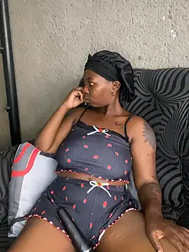 Snapshot of DarkGorgeous chatting on April 16, 7:53 am DarkGorgeous online show from April 16, 7:53 am