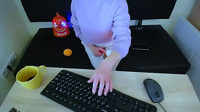 LaimaV  online show from October 31, 10:05 am