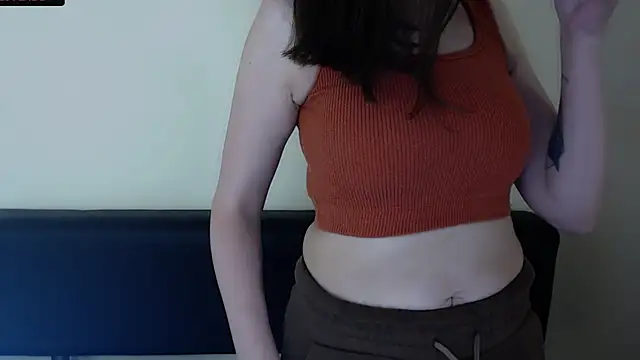 Snapshot of LaimaV_ chatting on June 15, 7:32 am LaimaV online show from June 15, 7:32 am