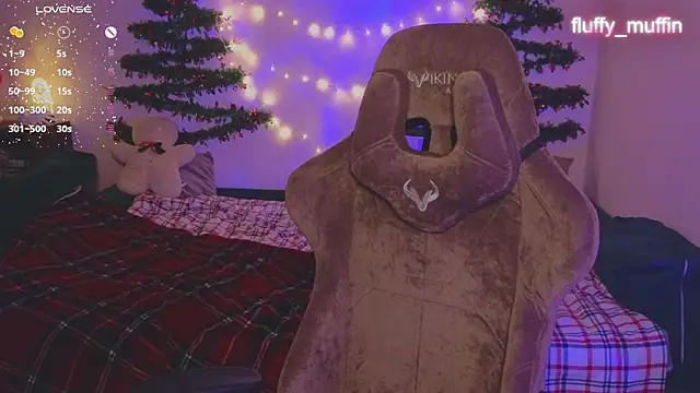 Snapshot of Fluffy_muffin_ chatting on December 13, 7:10 pm Fluffy muffin online show from December 13, 7:10 pm