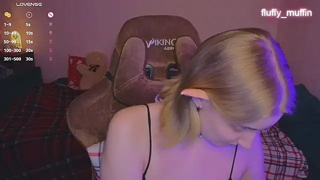 Snapshot of Fluffy_muffin_ chatting on January 3, 6:57 pm Fluffy muffin online show from January 3, 6:57 pm