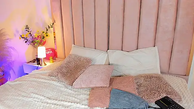 Snapshot of Milan_ebony chatting on October 25, 11:29 am Milan ebony online show from October 25, 11:29 am