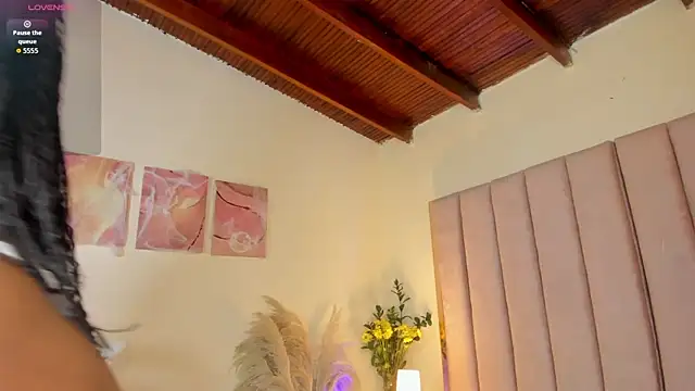 Snapshot of Milan_ebony chatting on November 4, 12:04 pm Milan ebony online show from November 4, 12:04 pm