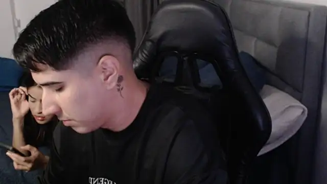 Snapshot of dereckbrownn chatting on December 12, 9:04 pm dereckbrownn online show from December 12, 9:04 pm