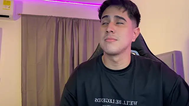 Snapshot of dereckbrownn chatting on January 11, 3:13 am dereckbrownn online show from January 11, 3:13 am