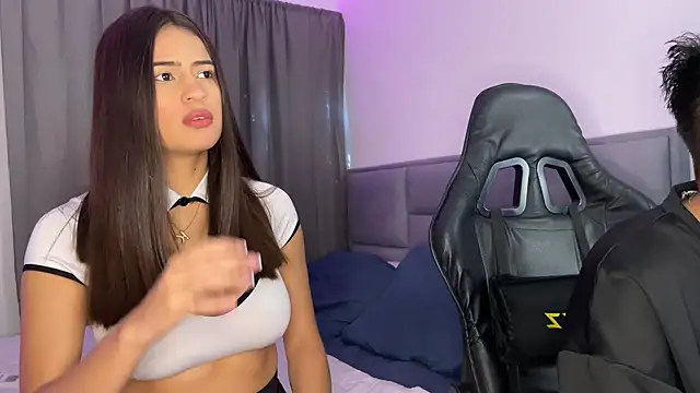 Snapshot of dereckbrownn chatting on February 23, 3:51 pm dereckbrownn online show from February 23, 3:51 pm