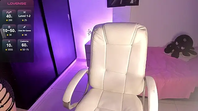 Snapshot of ALANAH_KITTY chatting on December 23, 10:55 pm ALANAH KITTY online show from December 23, 10:55 pm
