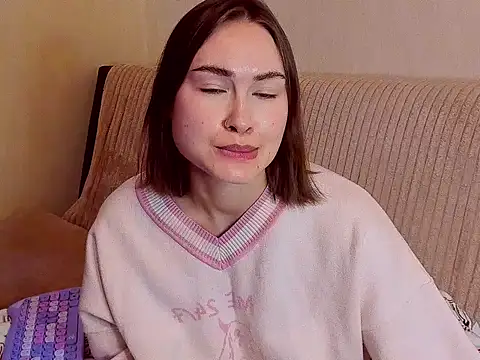 Snapshot of sleeeep_y chatting on February 23, 2:14 pm sleeeep y online show from February 23, 2:14 pm