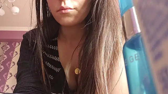 AlejandraDelaney online show from December 17, 10:01 am