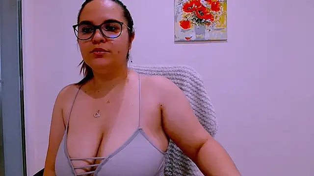 Snapshot of Ella-Diamond chatting on July 22, 5:27 pm Ella-Diamond online show from July 22, 5:27 pm