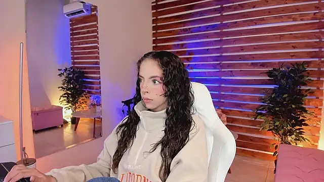 Sapphire Venuss online show from March 21, 1:21 am