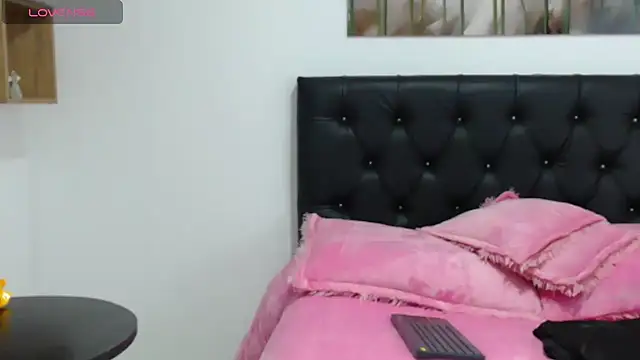 lily f00x online show from December 13, 8:37 pm