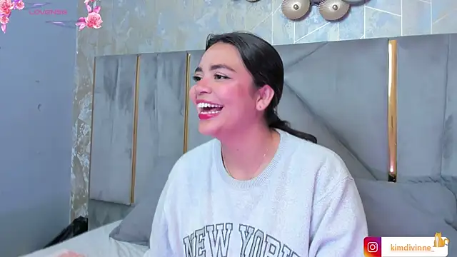 KimDevinne online show from October 17, 2:26 am