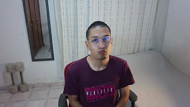 Snapshot of Orionferrer- chatting on December 15, 11:53 pm Orionferrer- online show from December 15, 11:53 pm