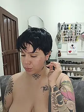 Snapshot of KatInk chatting on February 5, 12:43 pm KatInk online show from February 5, 12:43 pm