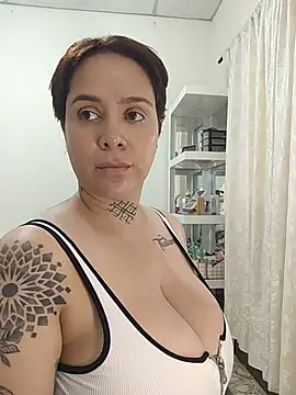 Snapshot of KatInk chatting on April 13, 2:44 pm KatInk online show from April 13, 2:44 pm